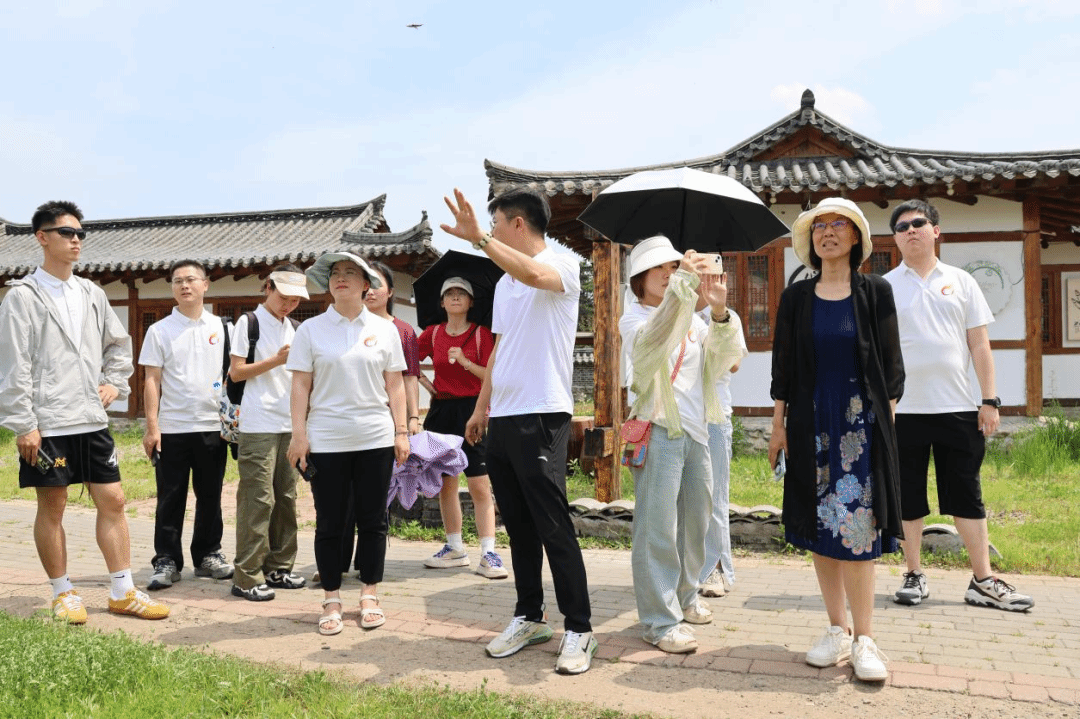 民族學(xué)與社會(huì)學(xué)學(xué)院民族學(xué)教師黨支部：在知行的田野上