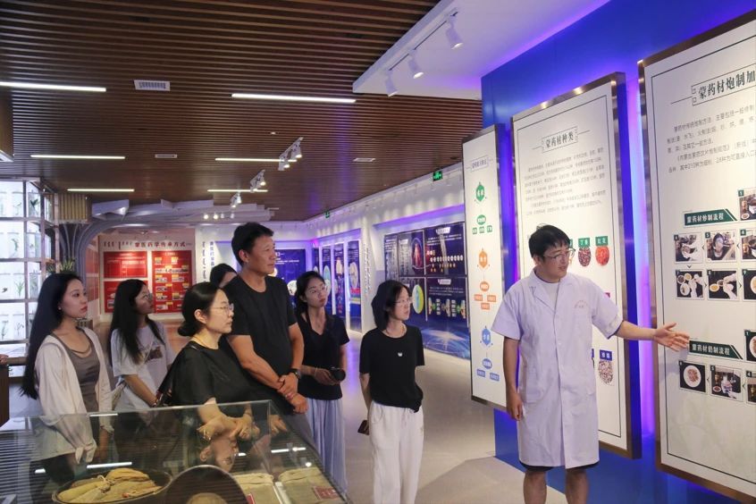 從課堂到實踐：探尋中（蒙）醫藥之美