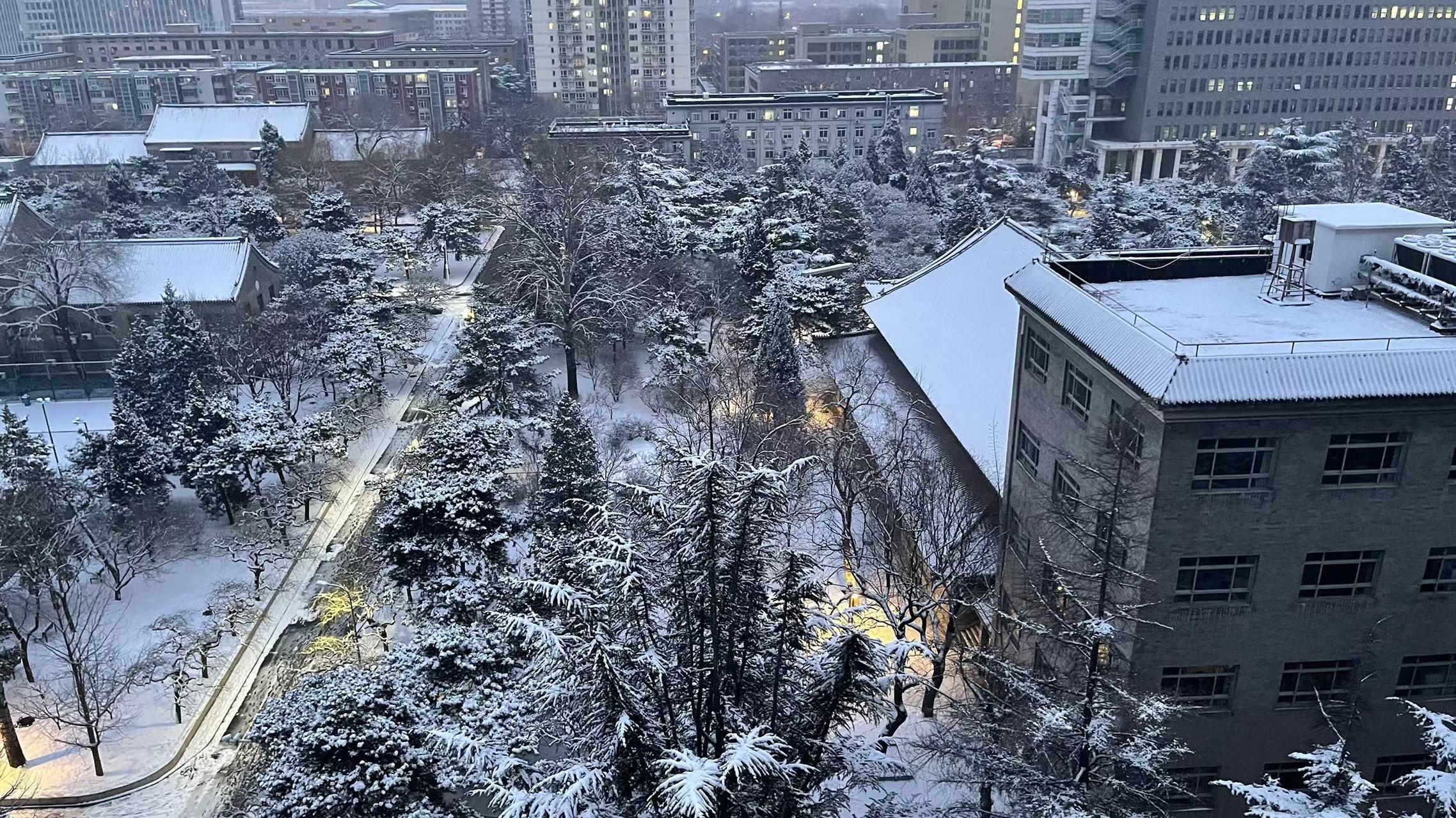似水云雪落滿民大