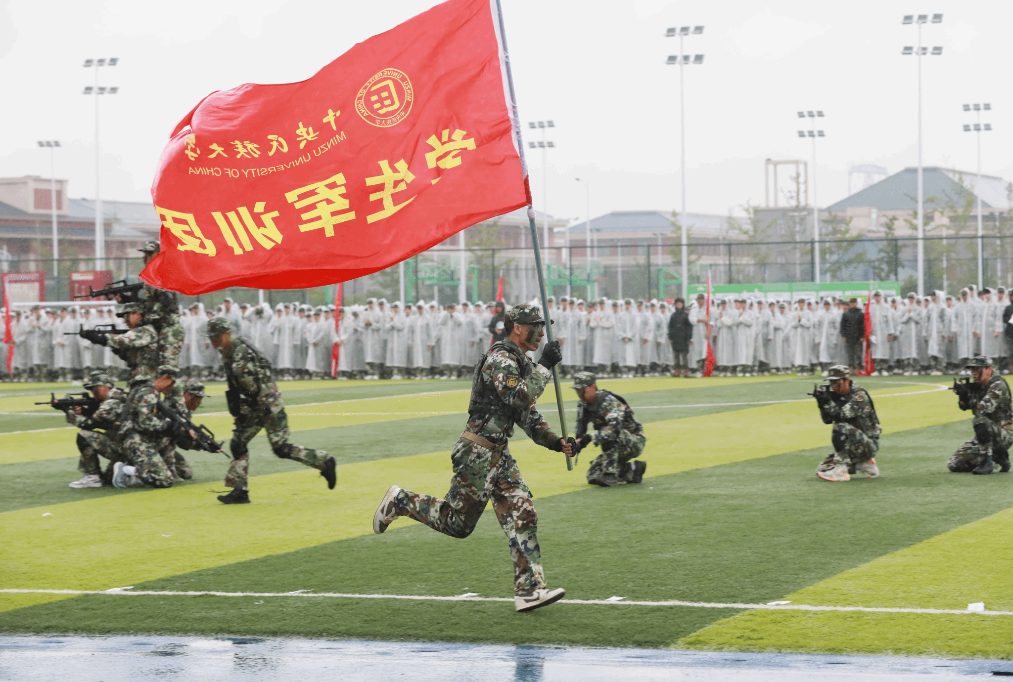 學(xué)校舉行2024級(jí)本科生軍訓(xùn)閉營(yíng)式