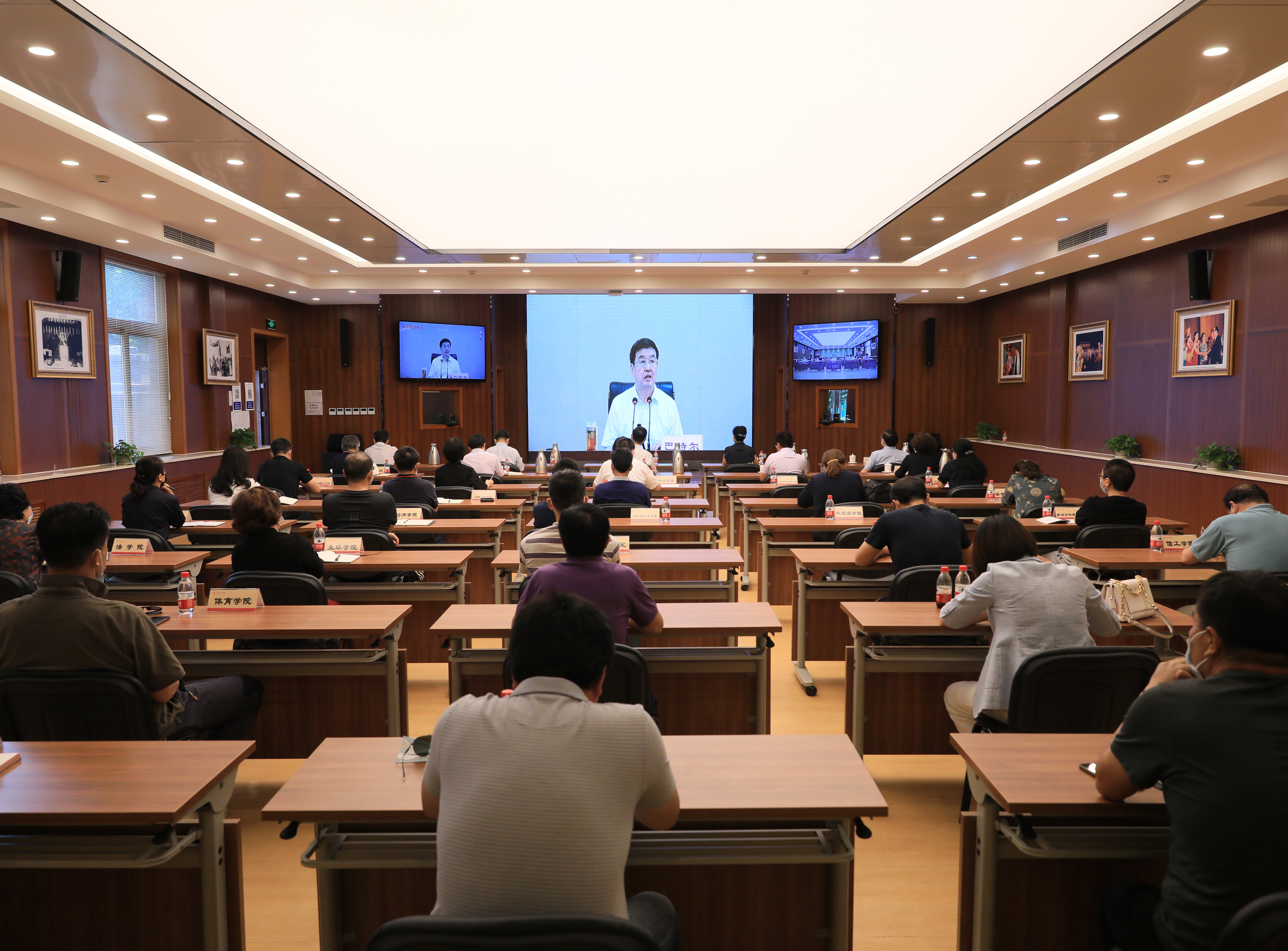 “強化政治機關意識、走好第一方陣，推動國家民委爭創模范機關” 我校組織黨員干部聆聽巴特爾同志講黨課
