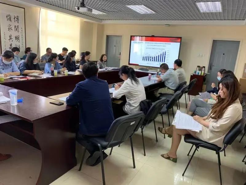 新聞與傳播學院召開人才培養工作研究生教育專題會議