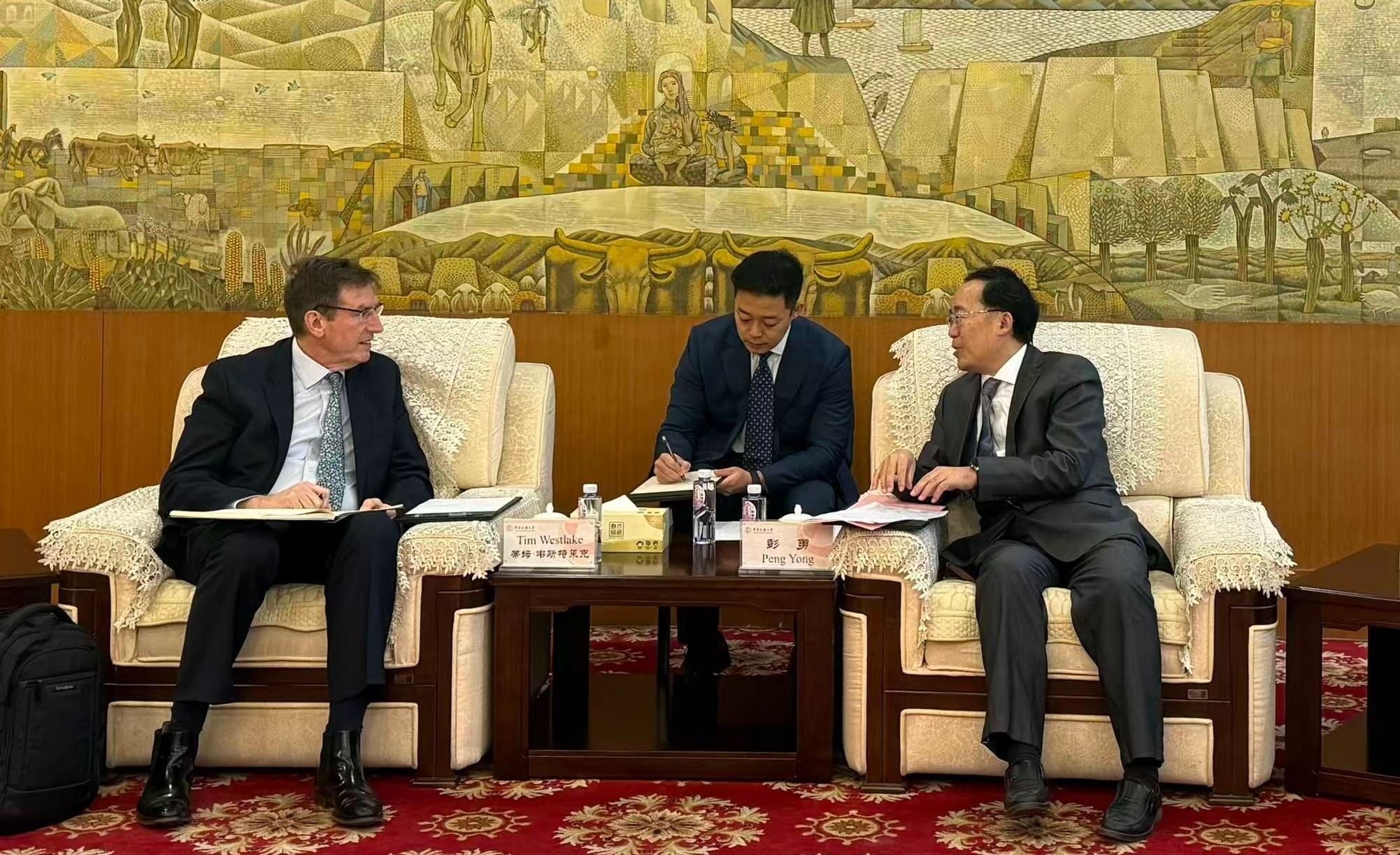 英國密德薩斯大學首席運營官蒂姆·韋斯特萊克教授來訪