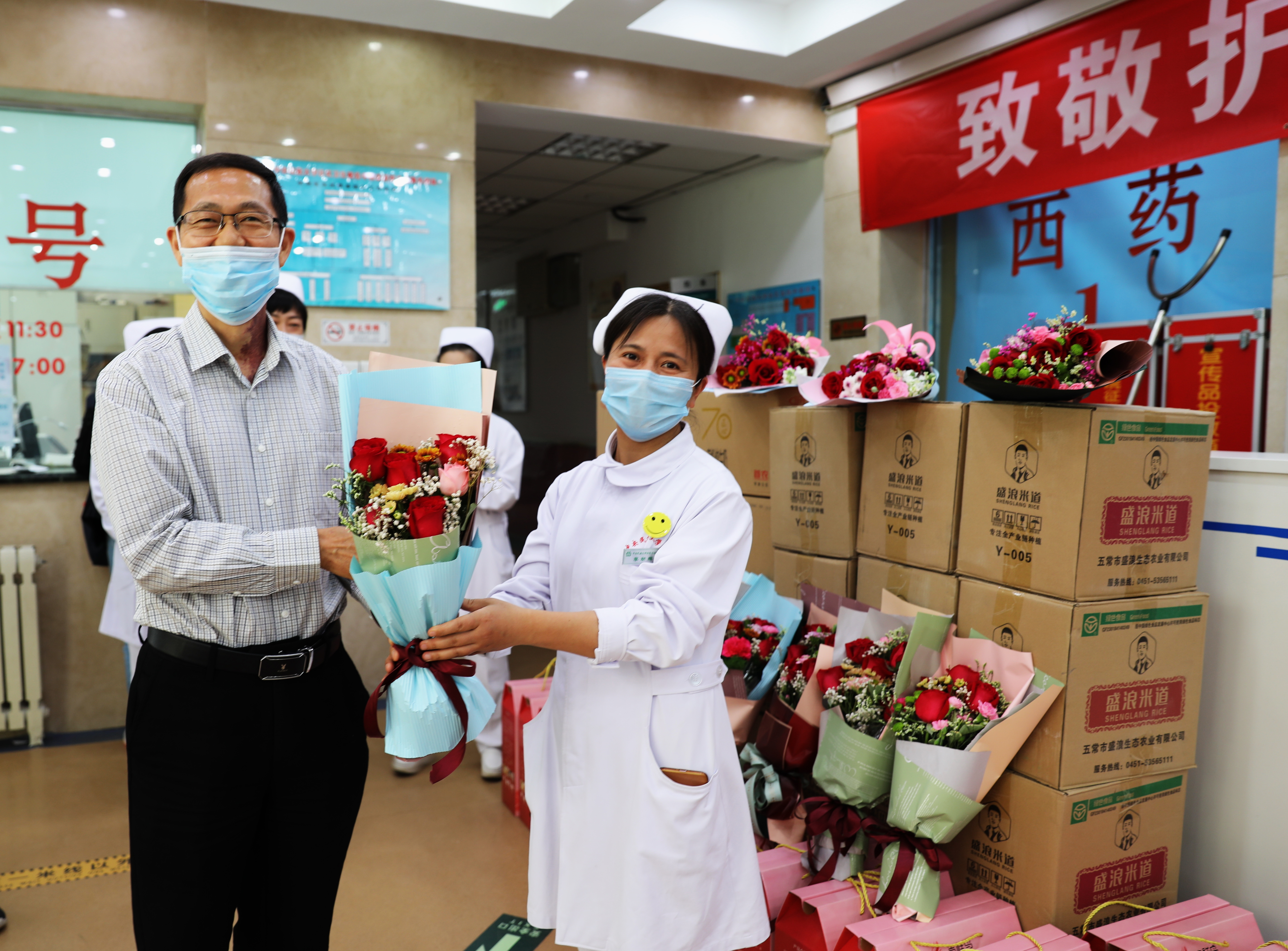 鄒吉忠、王麗萍看望慰問校醫院醫護人員