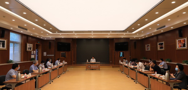學校各級黨組織開展多種活動慶祝“七一”