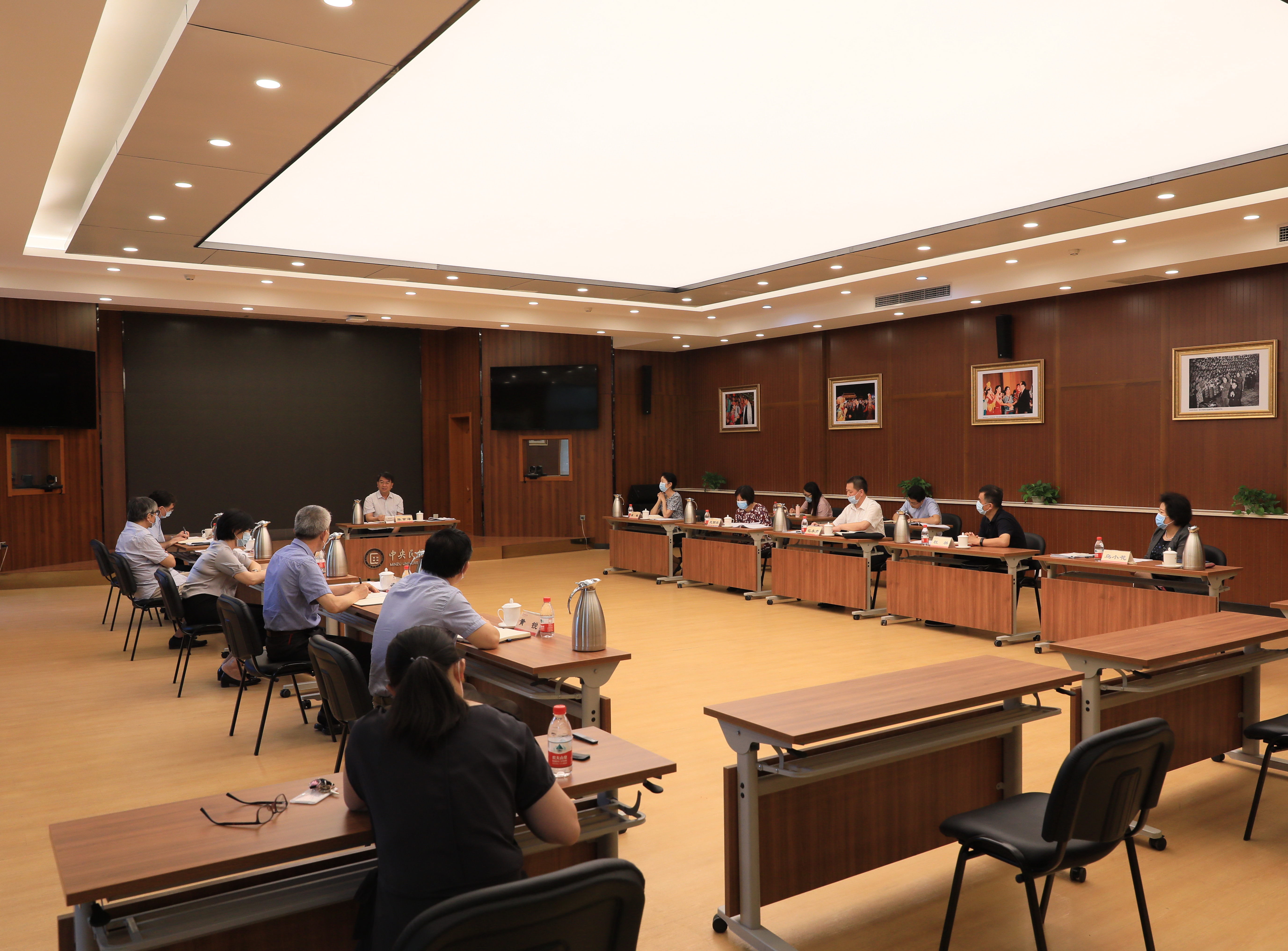 一張藍圖繪到底 一以貫之抓落實 學校召開深化綜合改革、推進基層黨建座談會