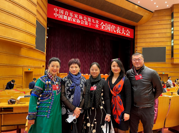 我校舞蹈學(xué)院五位教師代表參加中國(guó)舞蹈家協(xié)會(huì)第十一次全國(guó)代表大會(huì)