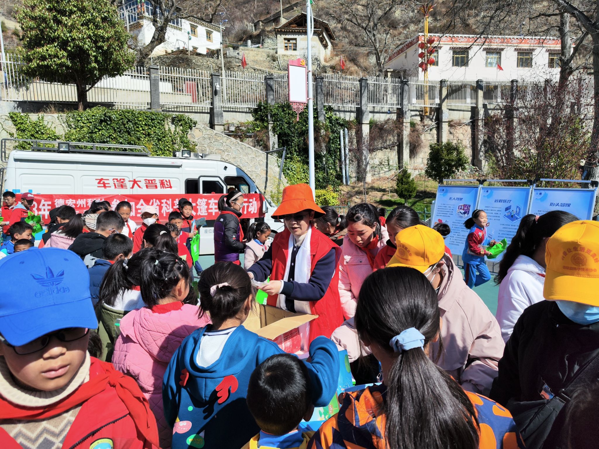 中央民族大學科協在云南開展科普活動